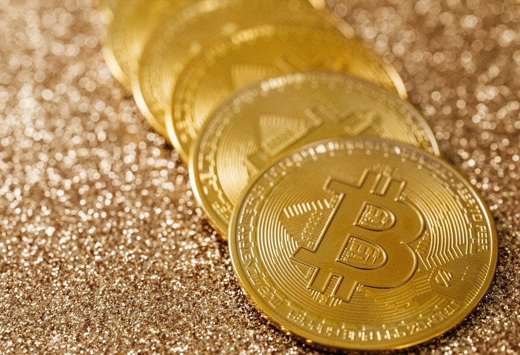 ¿Última llamada para empezar a minar Bitcoins? La minería de bitcoins ha sido una actividad popular entre la clase media que busca de una forma de invertir en criptomonedas.