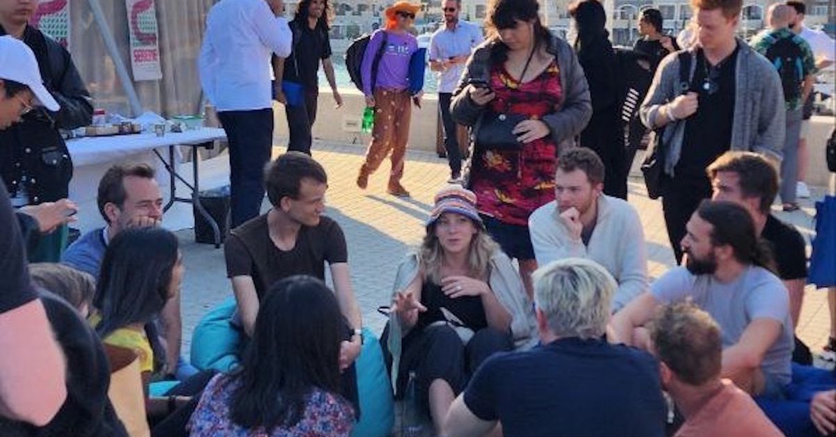 Zuzalu está 2 meses en Montenegro con Crypto Elites, Cold Plunges, Selfies con el cofundador de Ethereum, Vitalik Buterin Zuzalu está 2 meses en Montenegro con Crypto Elites, Cold Plunges, Selfies con el cofundador de Ethereum, Vitalik Buterin