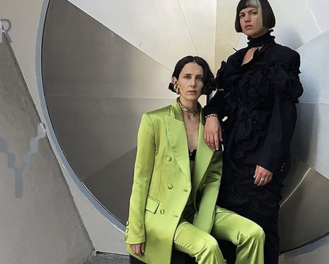 Art Blocks presenta ‘Human Unreadable’, empujando los límites del arte digital y físico imagen de dúo de operadores