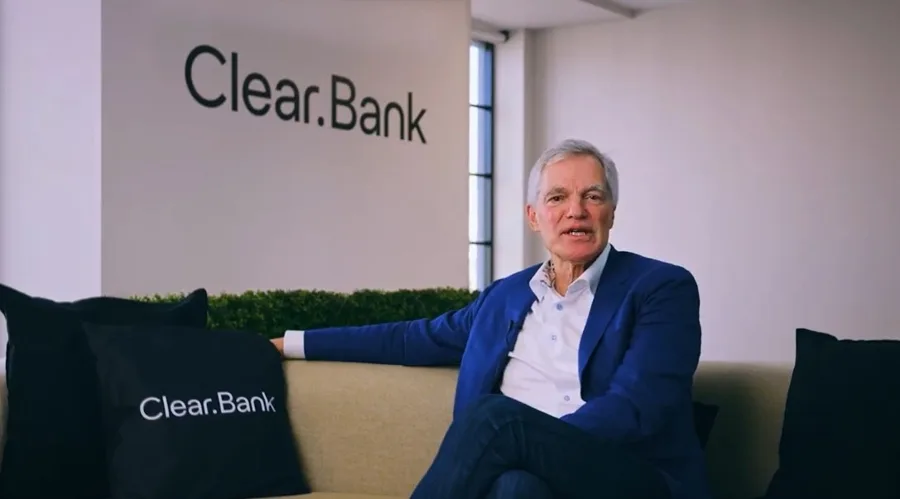 ClearBank obtiene la licencia del BCE e introduce cuentas y pagos en euros Charles McManus, the CEO at ClearBank