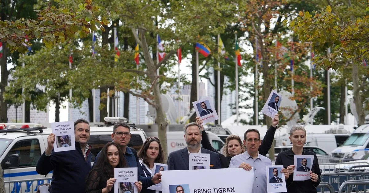 Ex empleados del gobierno y funcionarios de cumplimiento se manifiestan en apoyo del ejecutivo de Binance detenido Search CoinDesk