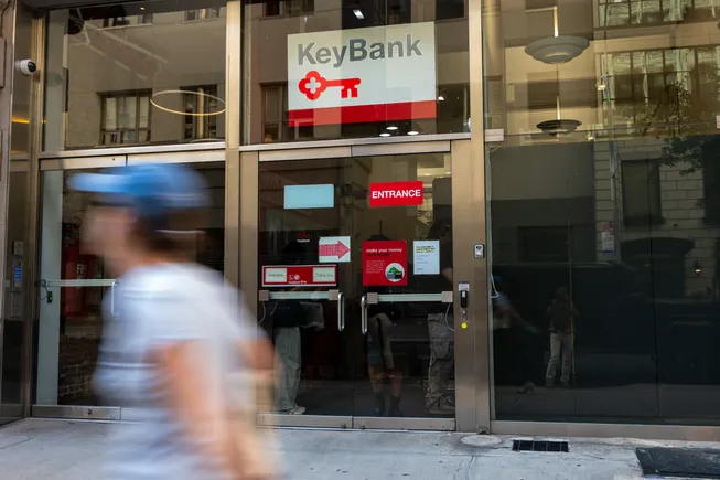 bG9jYWw6Ly8vZGl2ZWltYWdlL0dldHR5SW1hZ2VzLTIxNjY2Njg0MTUuanBn.webp.webp El director financiero de KeyBank ve oportunidades a través del acuerdo con Scotia