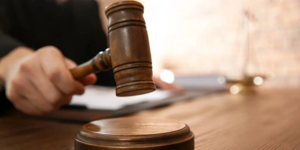 judge-gavel-court-gID_7.jpg Hombre de Florida sentenciado a 47 años de prisión por violentos allanamientos de morada destinados a robar bitcoins