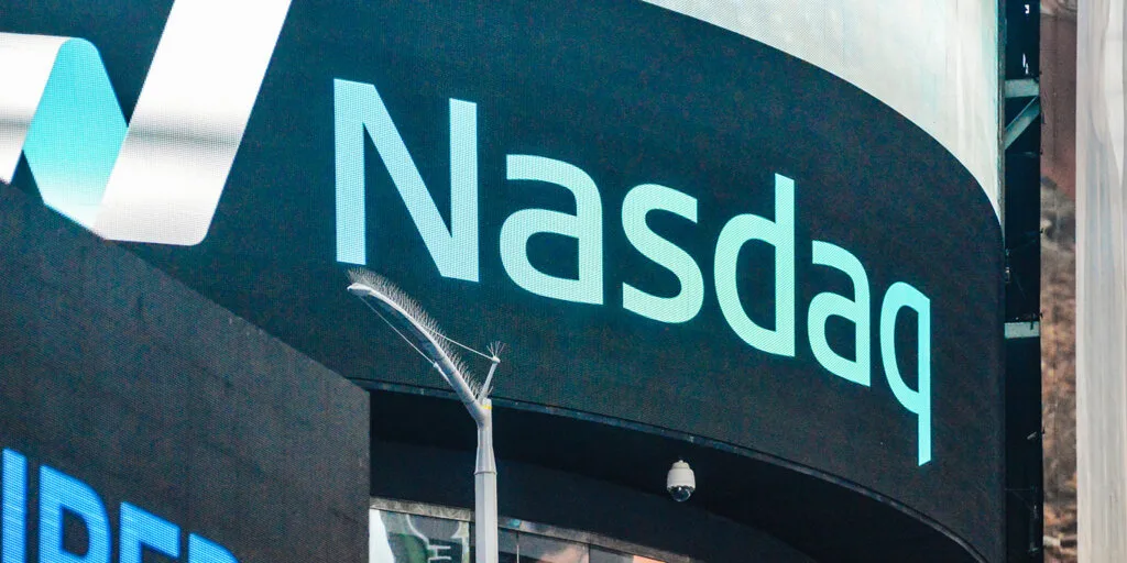 La SEC da luz verde a la cotización en Nasdaq de opciones para el ETF de Bitcoin de BlackRock La SEC da luz verde a la cotización en Nasdaq de opciones para el ETF de Bitcoin de BlackRock