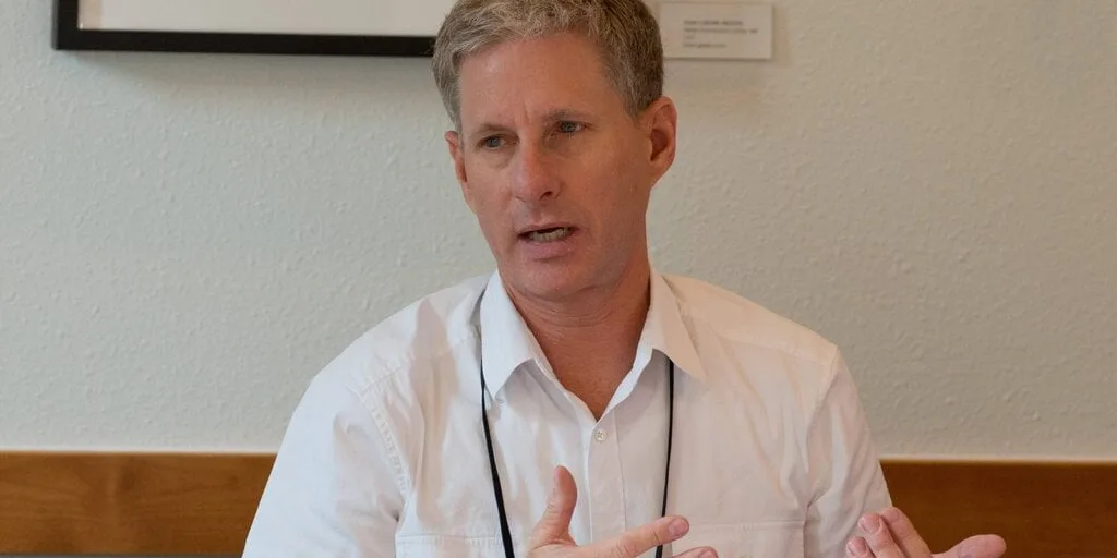 El cofundador de Ripple Labs, Chris Larsen, apoya a Kamala Harris El cofundador de Ripple Labs, Chris Larsen, apoya a Kamala Harris