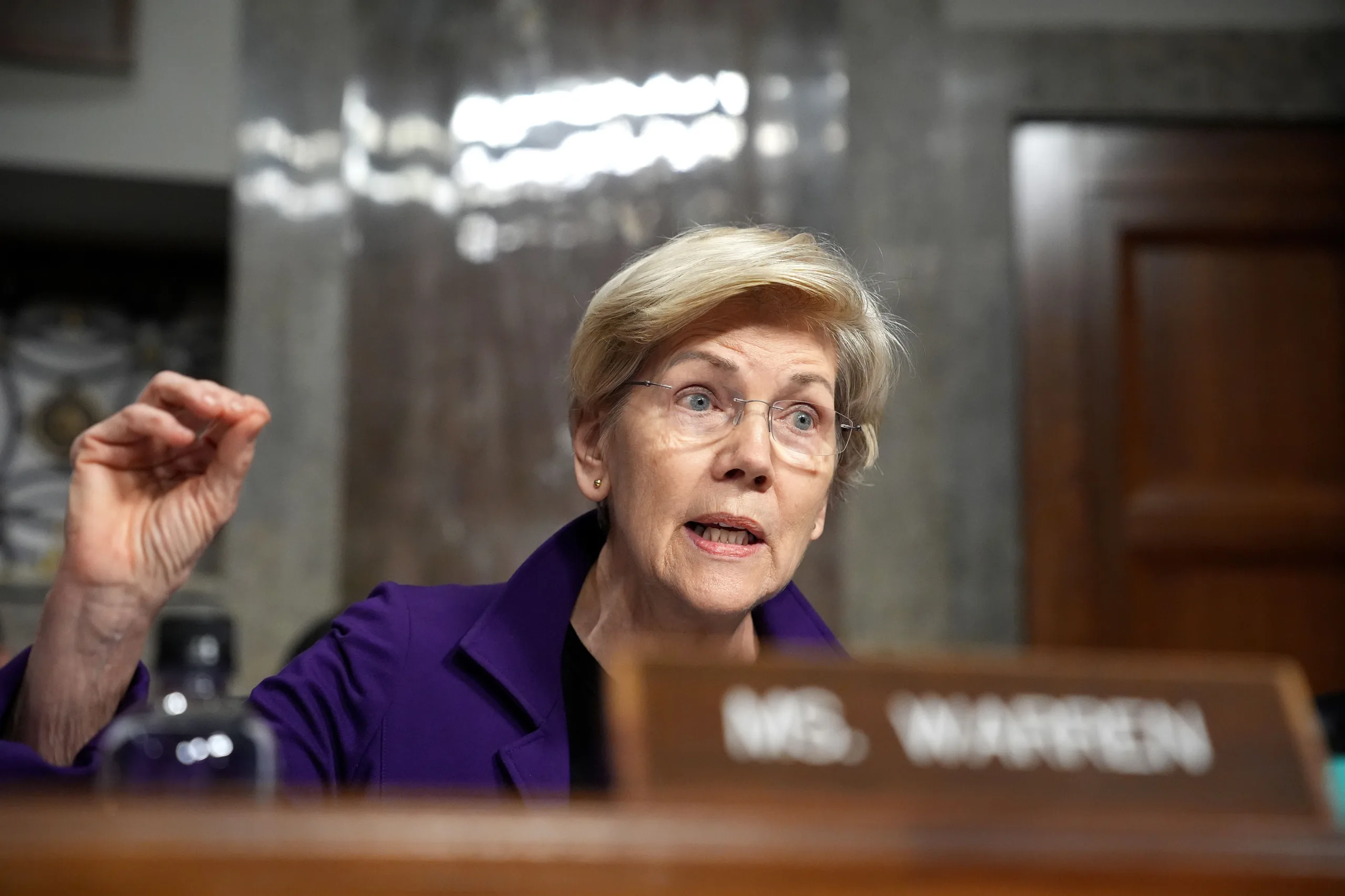 La criptocrítica Elizabeth Warren investiga la empresa de monedas Meme de Trump ($TRUMP) Senator Elizabeth Warren, a Massachusetts Democrat