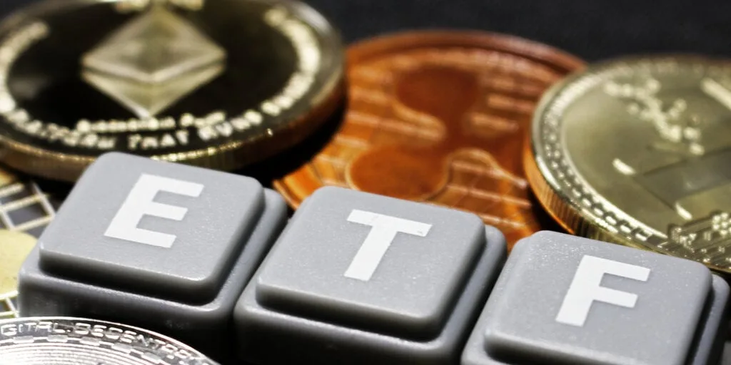 ¿Qué ETF criptográficos son los siguientes? Dogecoin, XRP y Solana encabezan la lista Decrypt logo