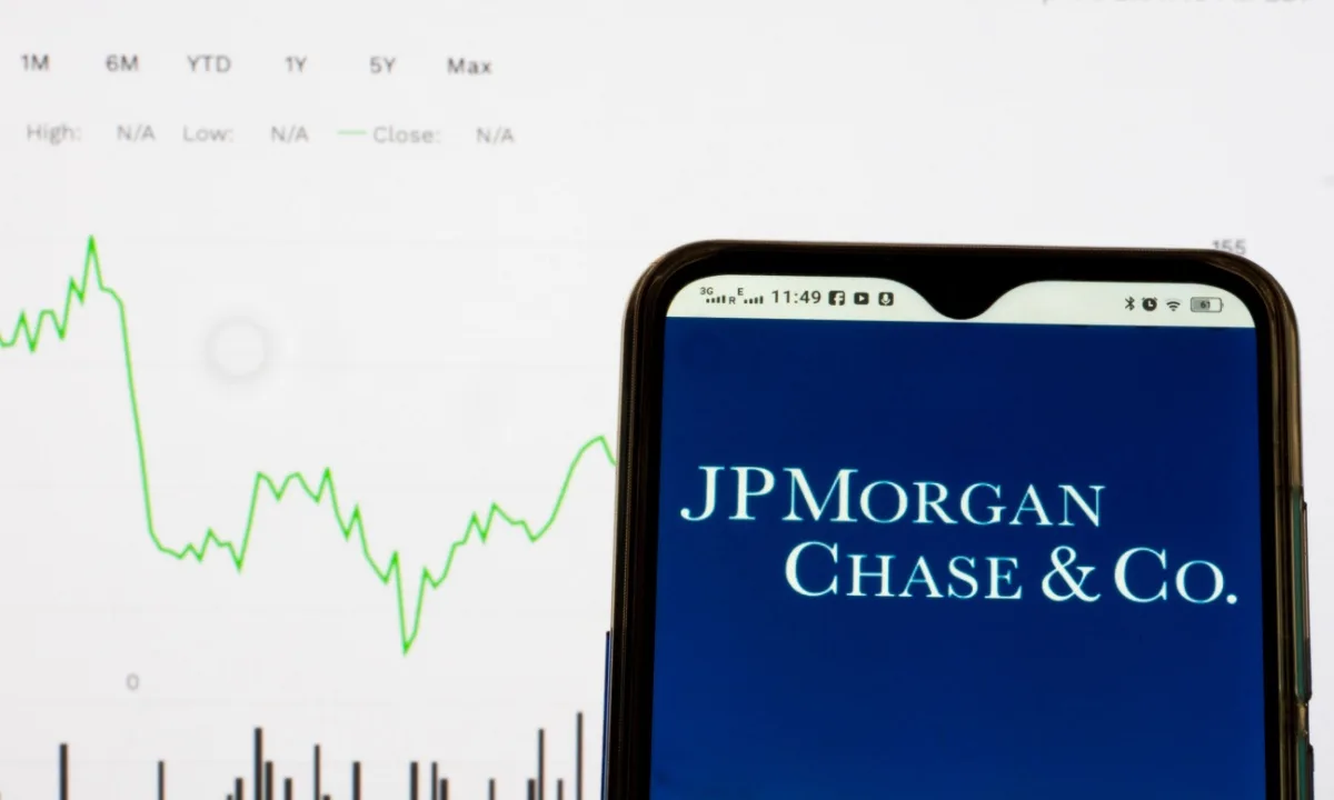 JPMorgan Chase comienza unos 1,000 despidos, continúa contratando JPMorgan Chase comienza unos 1,000 despidos, continúa contratando