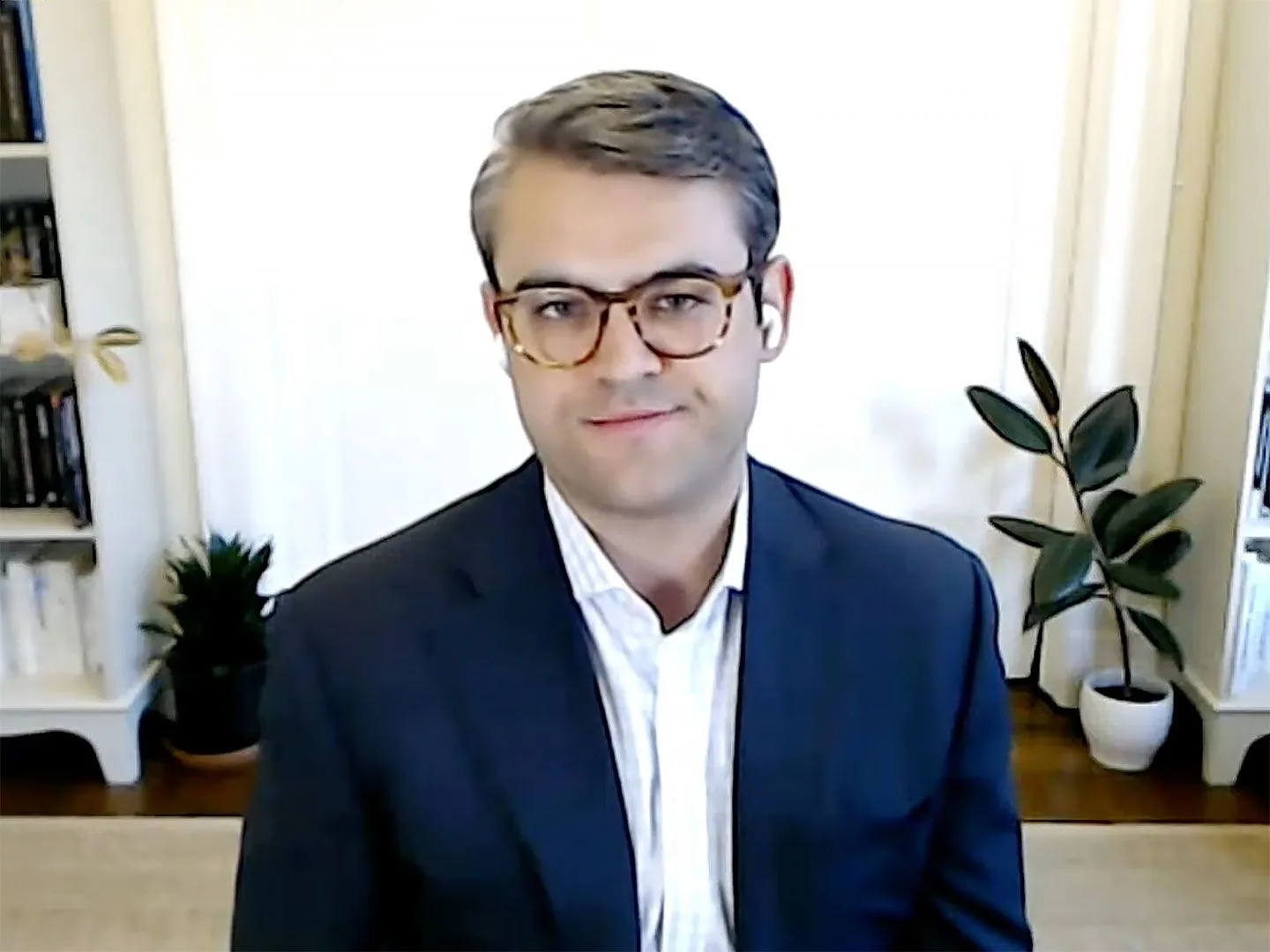 6d2e36559b06c27f28f5533d6ccc3c0d77ac1e3e-1440x1080.jpg James Van Straten