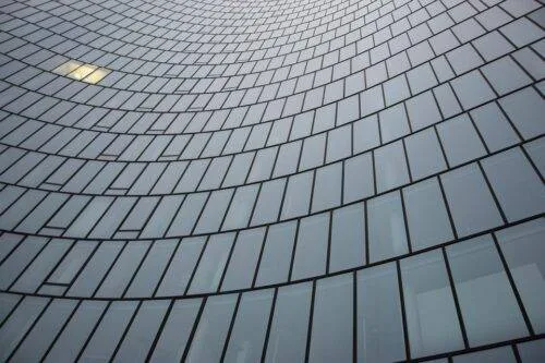 Los Neobanks llenan los vacíos financieros con la cadena de bloques Neobanks are bridging financial gaps with blockchain