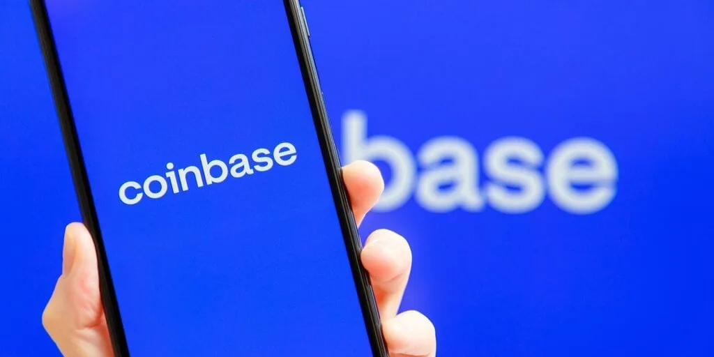 La base de Coinbase promueve la pieza de memes no oficiales – Passers -by – Decrypt logo