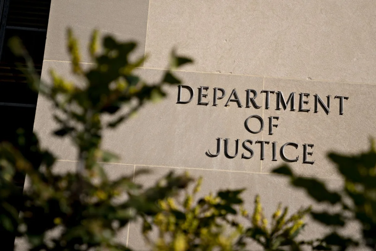 Fundador FinTech Fraud responsable después de la aplicación de compras “AI” consideradas como humanas en Filipinas The U.S. Department of Justice (DOJ) headquarters stands in Washington, D.C