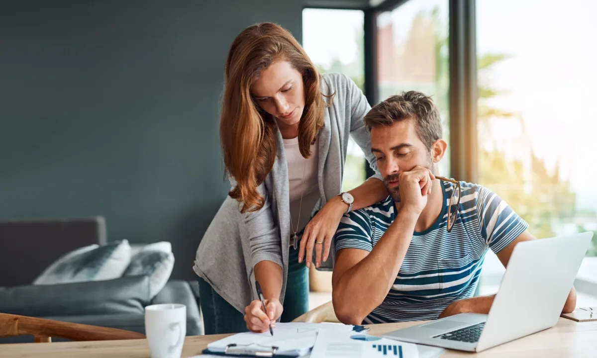 Cómo los consumidores en dificultad usan BNPL BNPL, Federal Reserve, PYMNTS Intelligence, paycheck to paycheck