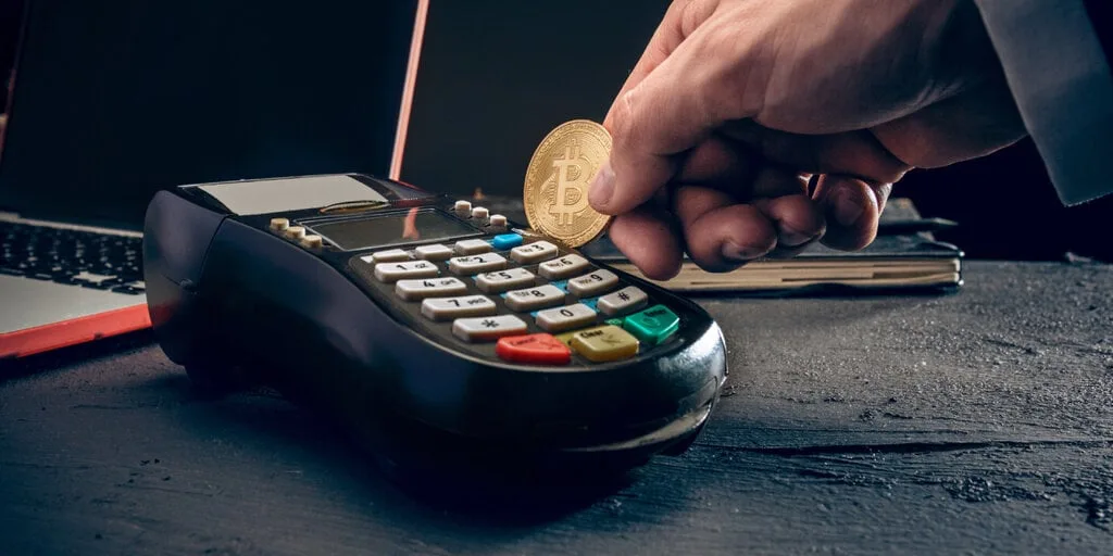 Civitai se transforma en criptoi después de la prohibición del procesador de tarjeta de crédito en comparación con el contenido explícito de la IA Decrypt logo